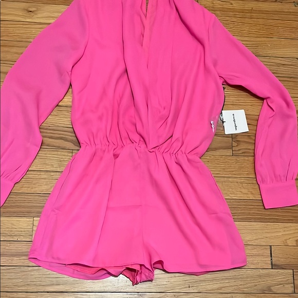 NWT Superdown Kaycie Drape Neck Romper - Picture 5 of 6